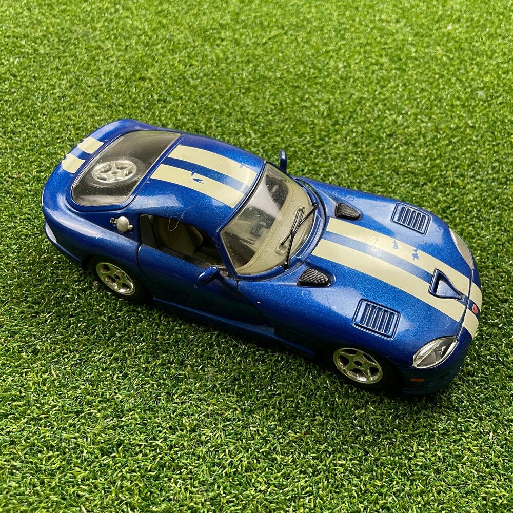 Bburago Dodge Viper GTS Coupe 1:24 Scale Diecast Car